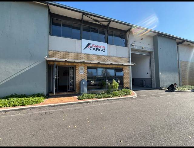 404M² WAREHOUSE TO LET IN AIRPORT INDUSTRIA
